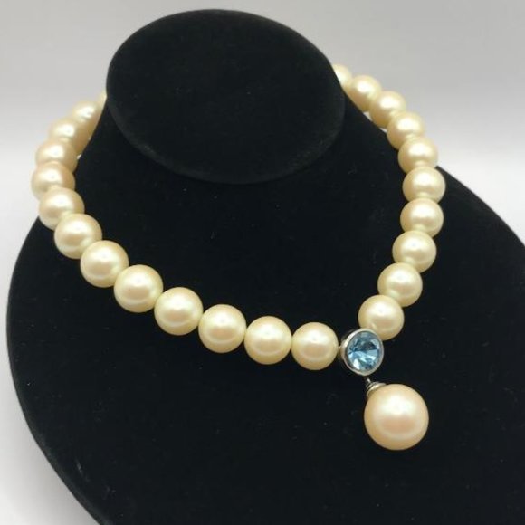 Vintage Givenchy Faux Pearl with Faceted Blue Crystal Pendant Necklace - Picture 2 of 10